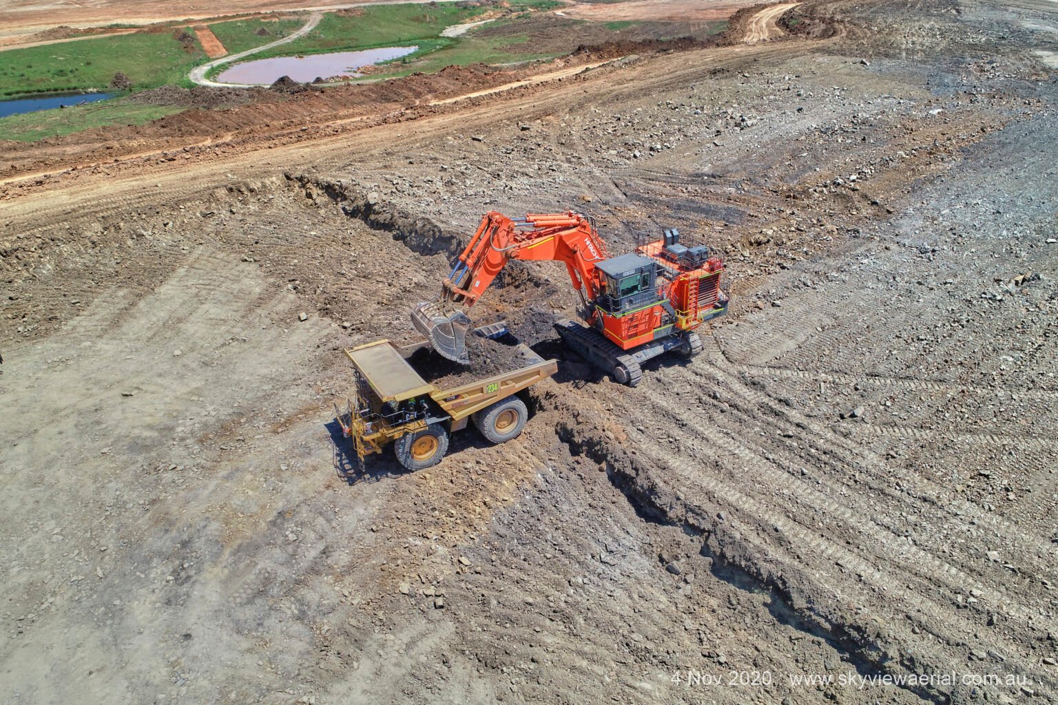 190t-Excavator-loading-777-1536x1024